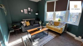 Three Bedroom Flat Next Brighton Lanes I Beach and Shopping Center I Sleep 9
